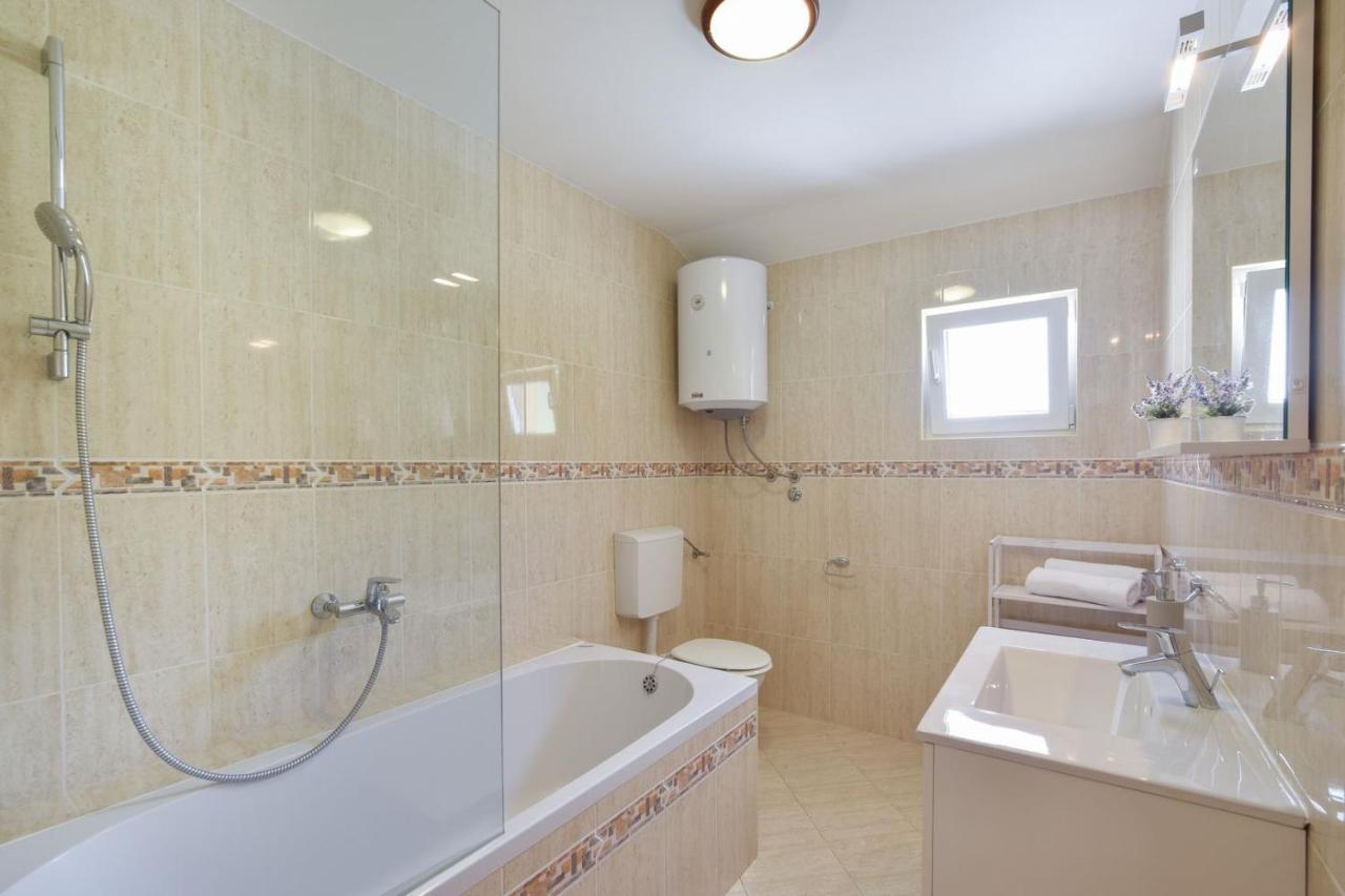 Villa Josip Near Omis , Private Pool エクステリア 写真