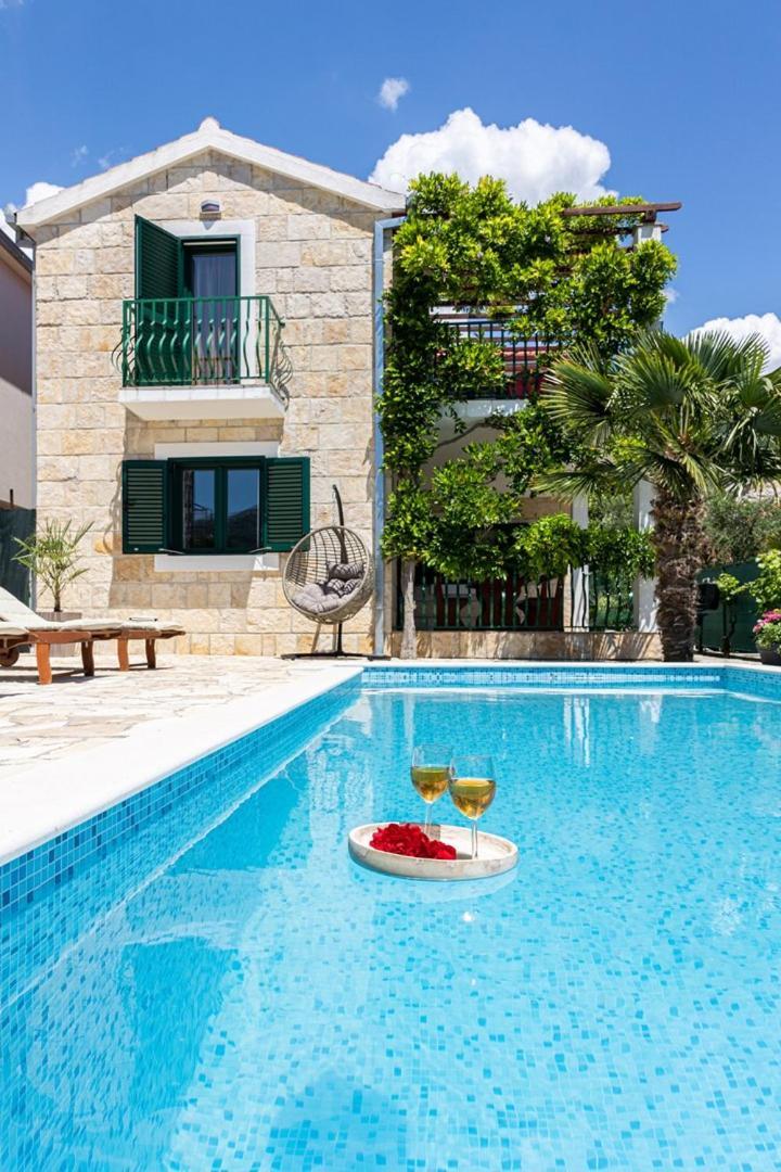 Villa Josip Near Omis , Private Pool エクステリア 写真